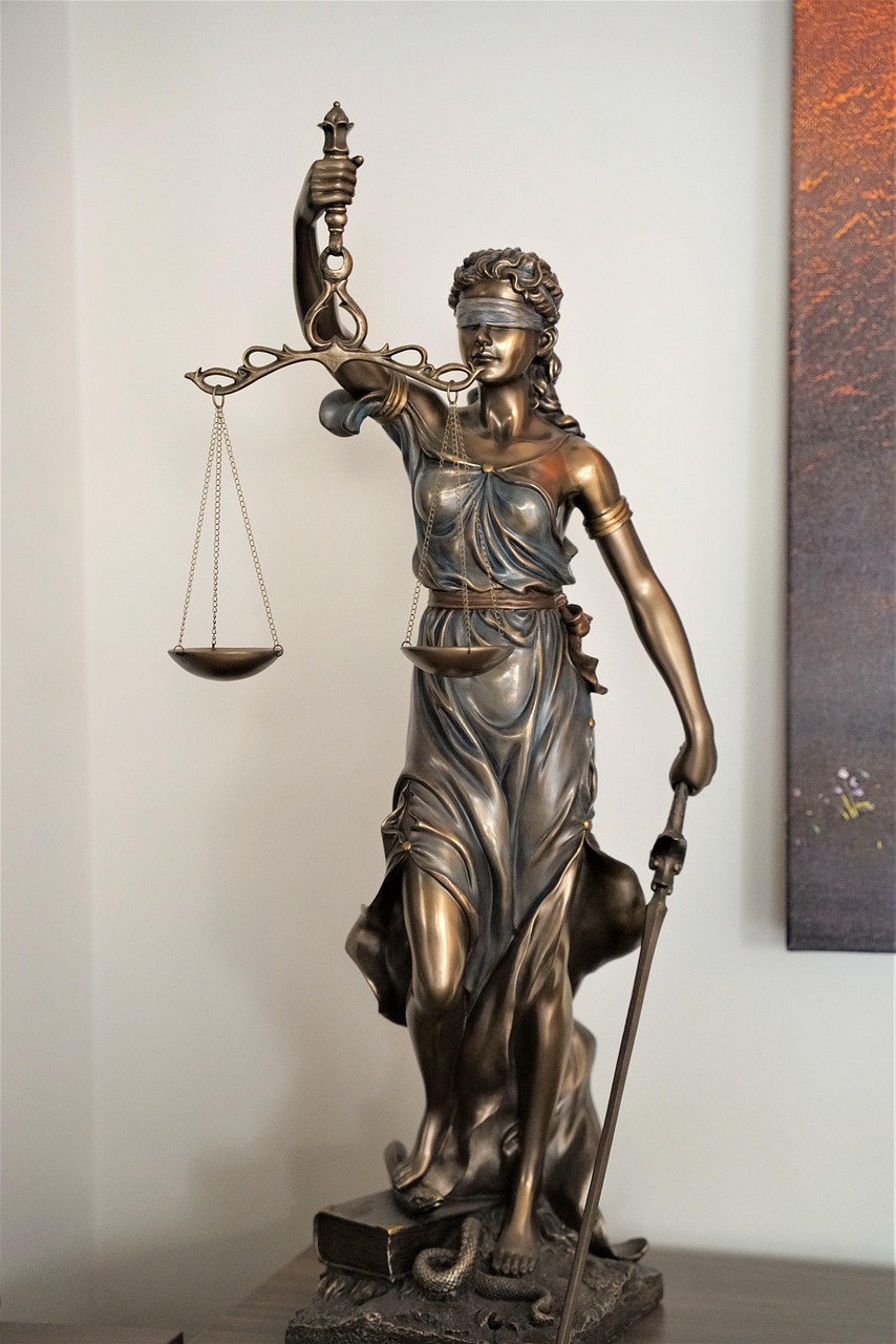 Quels sont les pièges juridiques à connaître avant de signer un contrat commercial? découvrez les principaux pièges juridiques à éviter pour protéger vos droits et votre entreprise. conseils pratiques et informations essentielles.
